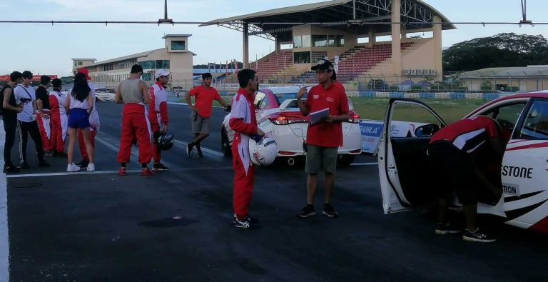 Track marshal Elljay Mutuc did a fantastic job of managing the chaos at the staging area.