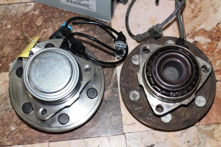 Compared to the brand new wheel hub (left), the bearing of the old one was broken and missing its dust cover.