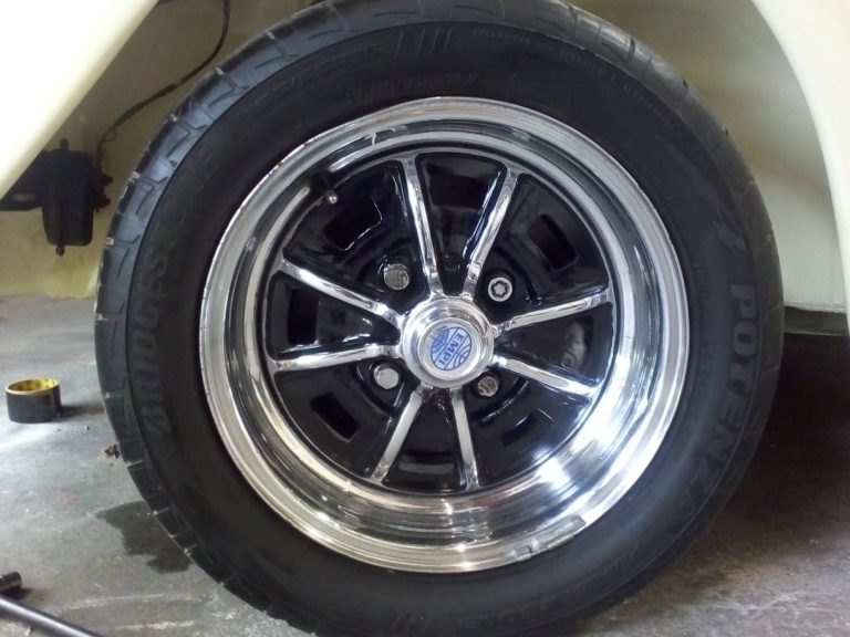 The 15-inch EMPI wheels and Bridgestone tires hide the front disc brakes…