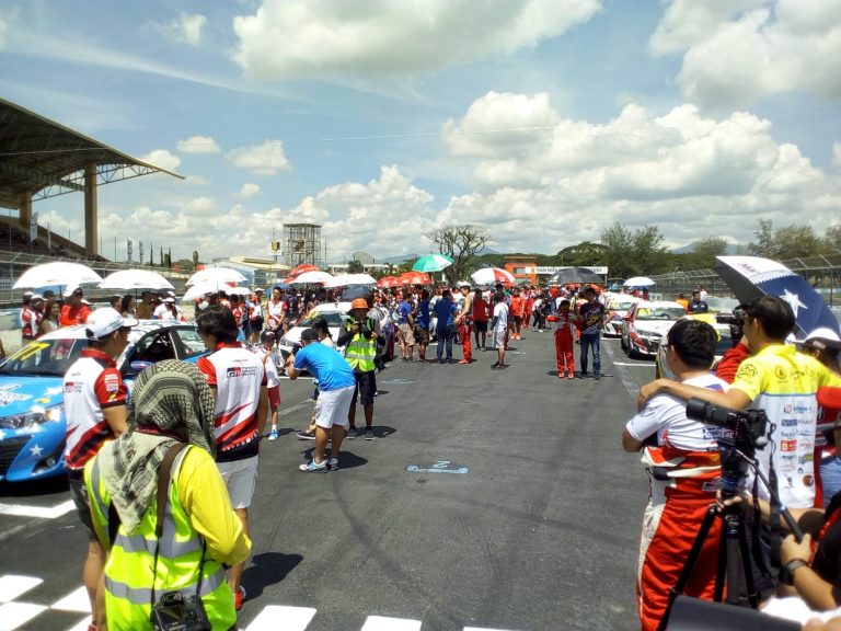 … and during the meet-and-greet between the racers and the fans.