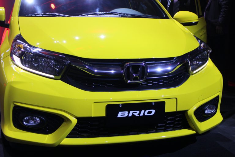 Honeycomb front grille and fog lights add sporty appeal.